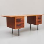 1077 1300 WRITING DESK